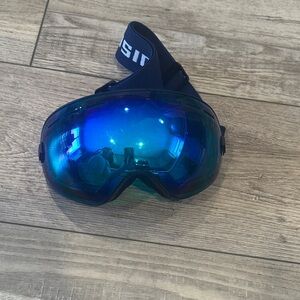 Reflective Blue Ski Goggles